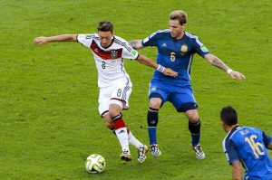 Ozil Germany_and_Argentina_face_off_in_the_final_of_the_World_Cup_2014_-2014-07-13_(22)