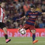 Barcelona's forward Pedro Rodriguez (R) vies with Athletic Bilbao's midfielder Oscar de Marcos during the Spanish Supercup second-leg football match FC Barcelona vs Athletic club Bilbao at the Camp Nou stadium in Barcelona on August 17, 2015. AFP PHOTO / JOSEP LAGO (Photo credit should read JOSEP LAGO/AFP/Getty Images)