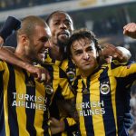 Fenerbahce's Lazar Markovic (R) celebrates with his teammates after scoring a goal against Celtic during the UEFA Europa League football match between Fenerbahce and Celtic at Fenerbahce Sukru Saracoglu stadium on December 10, 2015 in Istanbul.  / AFP / OZAN KOSE        (Photo credit should read OZAN KOSE/AFP/Getty Images)